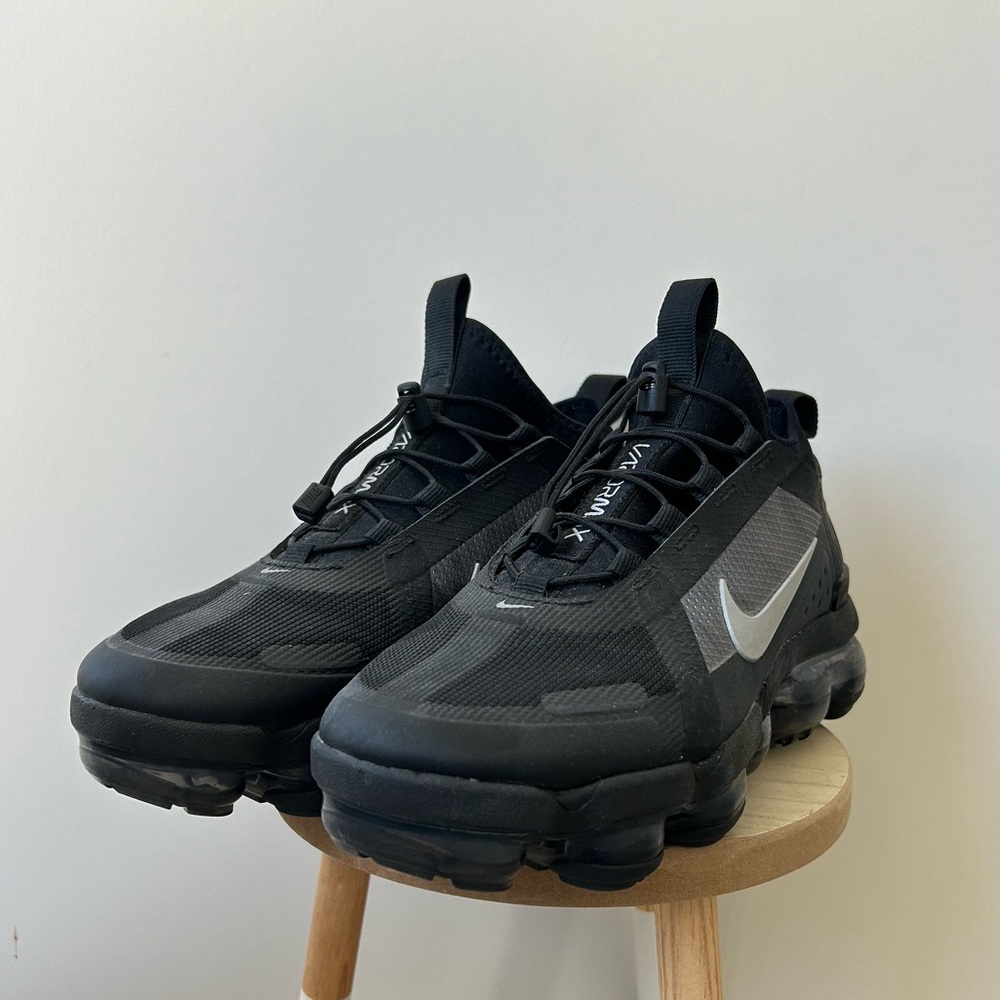 LAST CHANCE - Black Nike Vapor Max Shoes